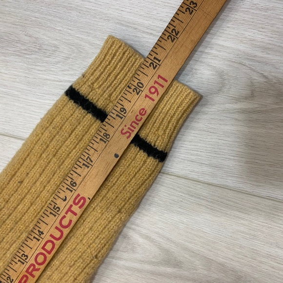 New Warner Bros. STUDIO HARRY POTTER HUFFLEPUFF QUIDDITCH Brown SWEATER XL - Picture 9 of 13